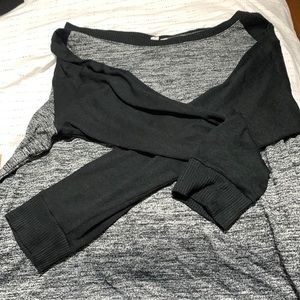 GAP black and gray mid length sleeve